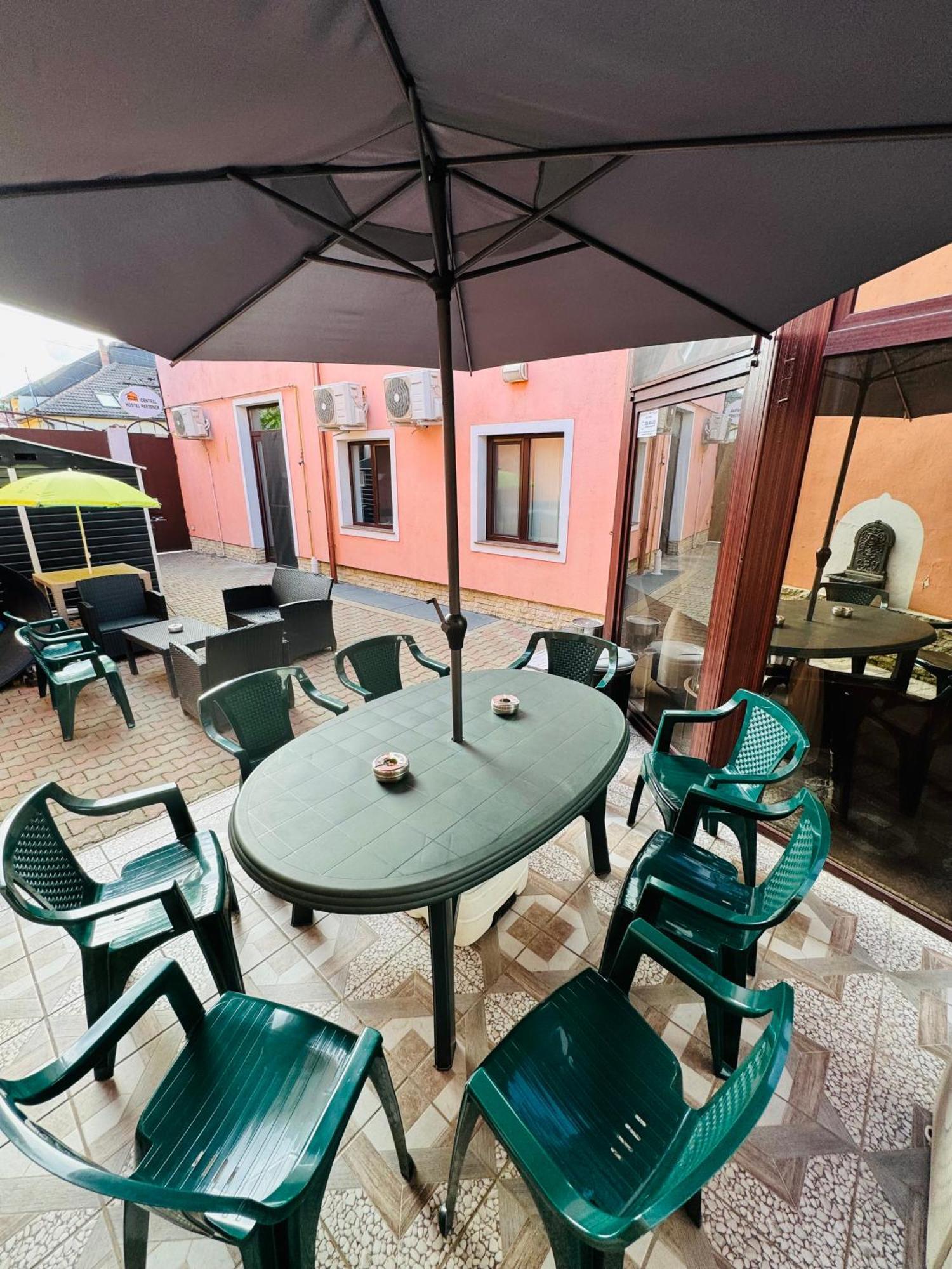 Central Hostel Partener 오라데아 외부 사진
