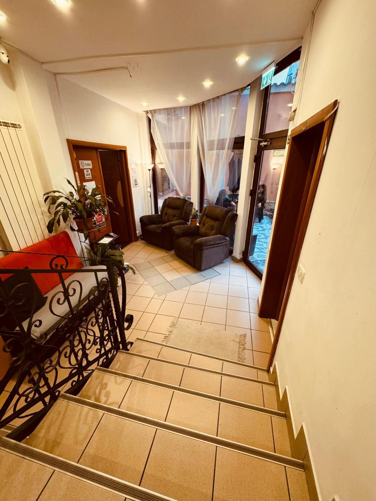 Central Hostel Partener 오라데아 외부 사진