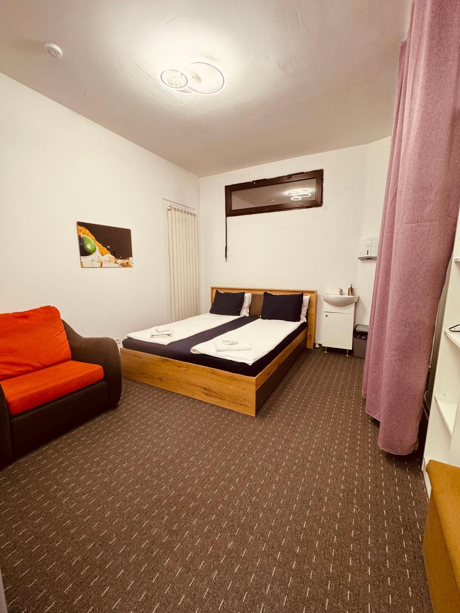 Central Hostel Partener 오라데아 외부 사진